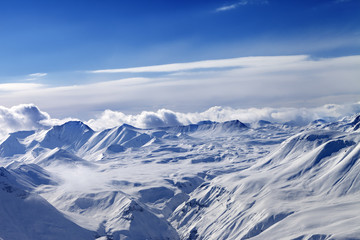 Fototapeta na wymiar Snow plateau and sky with clouds