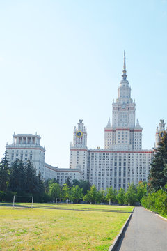 road to the building of Moscow state University
