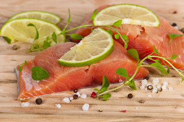 Fresh salmon fillet with oregano and lime slices