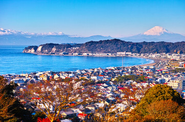 鎌倉の街並みと富士山
