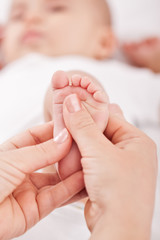 Obraz na płótnie Canvas Massaging baby feet