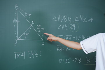 고등학교 교실 안 학생