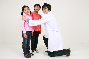 캐주얼 복장의 대가족