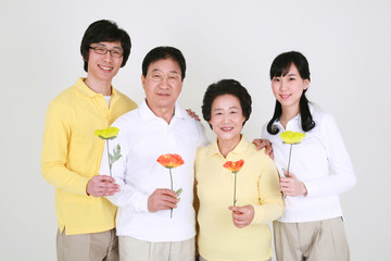 캐주얼 복장의 대가족