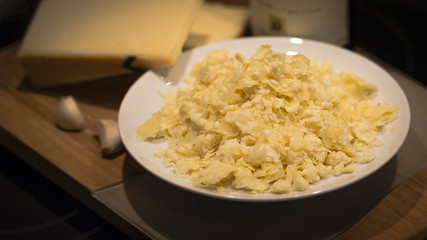 Käsefondue, Fonduespezialität, Schweizer Käse, Winter