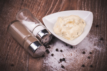white tartar sauce in bowl