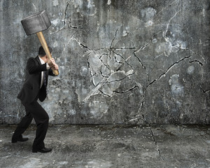 businessman using sledgehammer cracking wall broken on concrete - obrazy, fototapety, plakaty