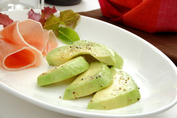 アボカド　生ハム　サラダ