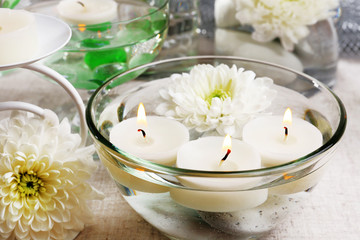 Fototapeta na wymiar Floating candles in water