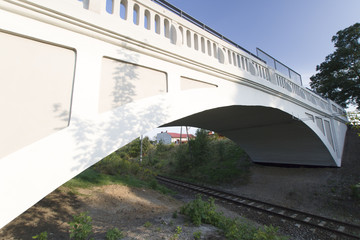 Most nad przejazdem kolejowym - obrazy, fototapety, plakaty