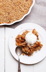 apple crumble with ice cream
