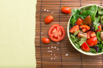 Green salad with tomatoes