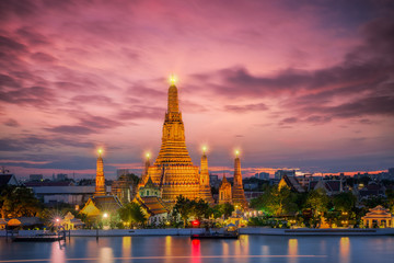 Naklejka premium Wat Arun night view Temple in bangkok