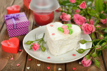 Obraz na płótnie Canvas Cake and roses