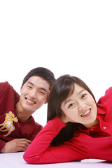 스튜디오 속 젊은 커플