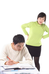 스튜디오 속 젊은 커플 