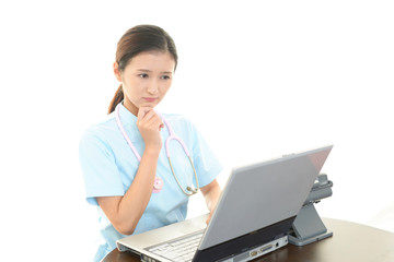 仕事中の看護師