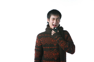 스튜디오 속 젊은 남성 