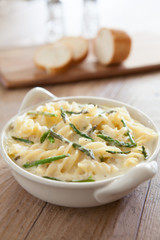 Pasta with Asparagus and Cheese