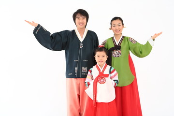 한복 입은 한국인 가족