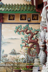 Dragon statue on Linh Ung Pagoda