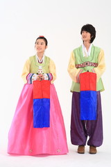 한복 입은 한국 소년과 소녀