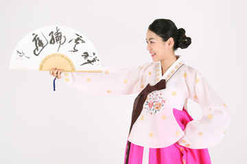 판소리하는 한복 입은 여성