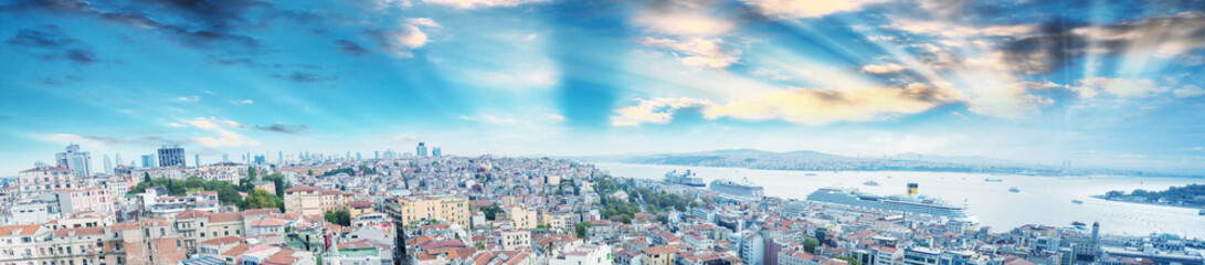 Fototapeta na wymiar Wonderful panoramic view of Istanbul at dusk across Golden Horn