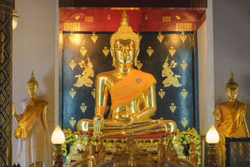 Statue of a sitting Buddha