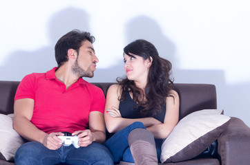 girlfriend waiting for boyfriend to stop playing video games