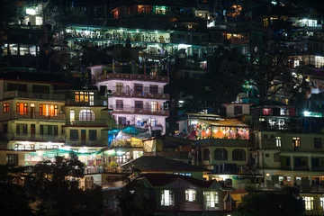 Poster Houses at Himalaya mountains at night in Dharamsala, India © OlegD