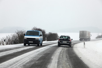 Fototapeta premium Autos im Winter