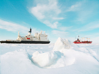 Glaciers and icebergs
