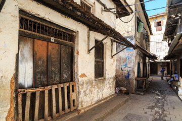 Fototapeta na wymiar Street view of an old dirty african city