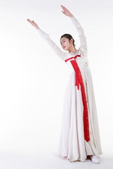 Obraz premium 한국 무용을 하고 있는 성인 여성 