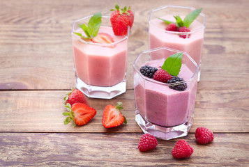 Drink smoothies strawberry, blackberry, kiwi, raspberry
