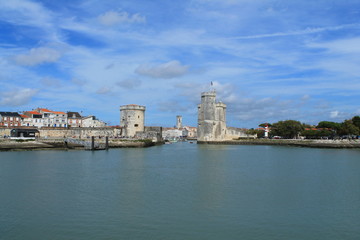 Fototapeta na wymiar Entrée du vieux port de La Rochelle, France