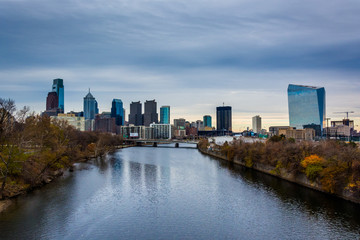 The Schuylkill River and skyline in Philadelphia, Pennsylvania.