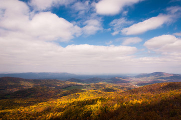 Fototapeta na wymiar Autumn view of the Shenandoah Valley from Skyline Drive in Shena