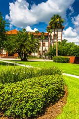 Obraz premium Building and bushes at Flagler College, St. Augustine, Florida.