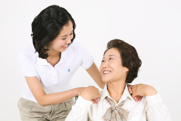 스튜디오 안의 의사선생님과 병원 환자