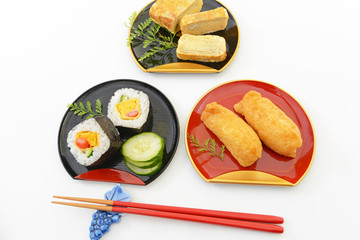 巻き寿司と稲荷寿司