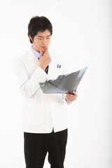 스튜디오 안의 의사들