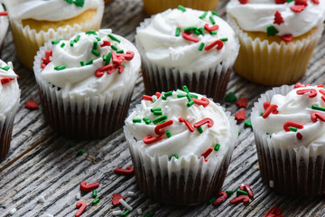 Chocolate and Vanilla Christmas Cupcakes