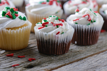 Chocolate and Vanilla Christmas Cupcakes