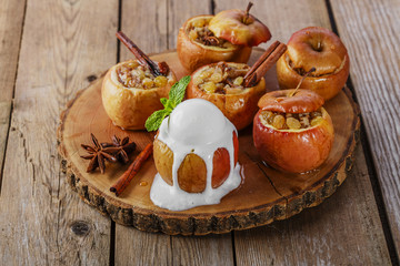 baked apples with raisins and cinnamon ice cream