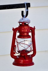 Naklejka premium Red lantern with snow