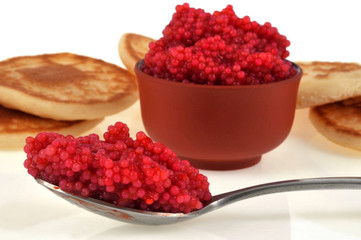 Cuillère de caviar rouge et blinis