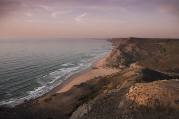 Küste und Strand bei Sagres an der Algarve in Portugal