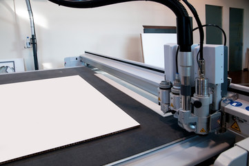 Flatbed cutter/router (cutting plotter)